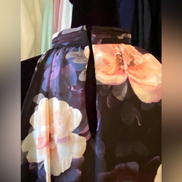 Ladies Summer Dress - Picture 2 of 5